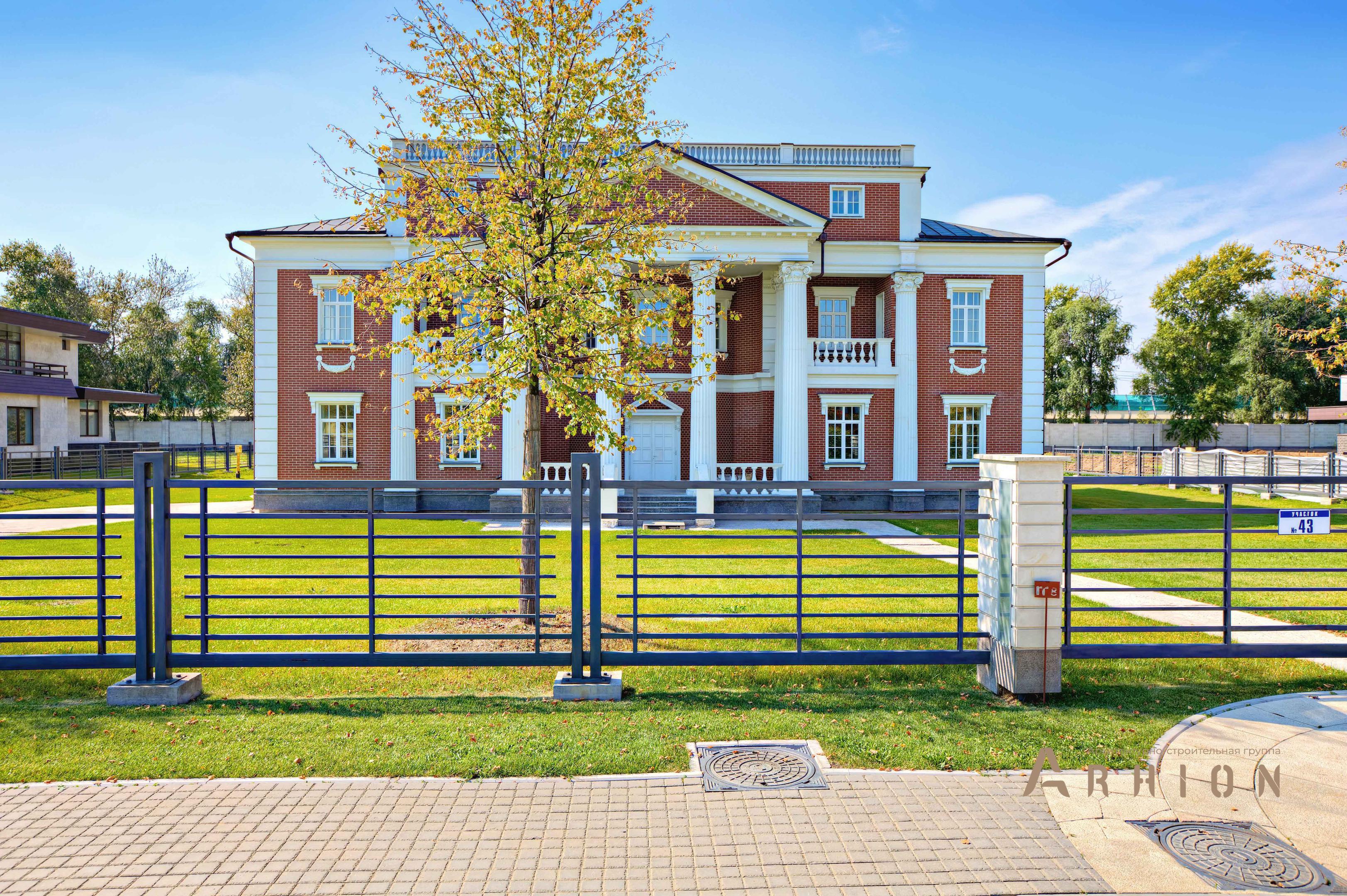 3. Проект двухэтажного дома в классическом стиле с четырехскатной, gk-03, площадью - 1200 кв c сауной, терассой, балконом, гаражом, бассейном, эркером, вторым светом